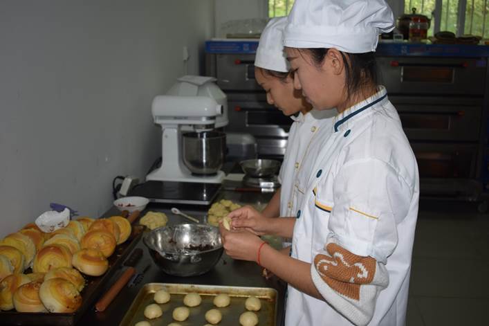 说明: G:\就业工作\创业工作\2017创业培训\​ 太阳成集团tyc33455cc官网：就业创业成果展展板制作素材\食品-创客西点屋.JPG